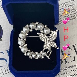 ✅ 3/$18 🎉💕HP💕🎉🆕 Vintage Silver Elegant Butterfly Rhinestone Pearl Brooch pin